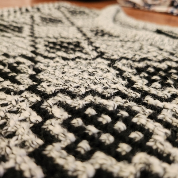 Roots "Snowy Fox" Side-Slit Tunic Sweater - Picture 6 of 7